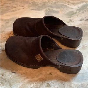 CHANEL Suede Clogs | Size 6